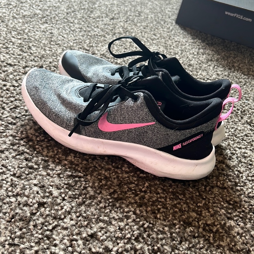 Nike Womens 7.5 Flex Experience